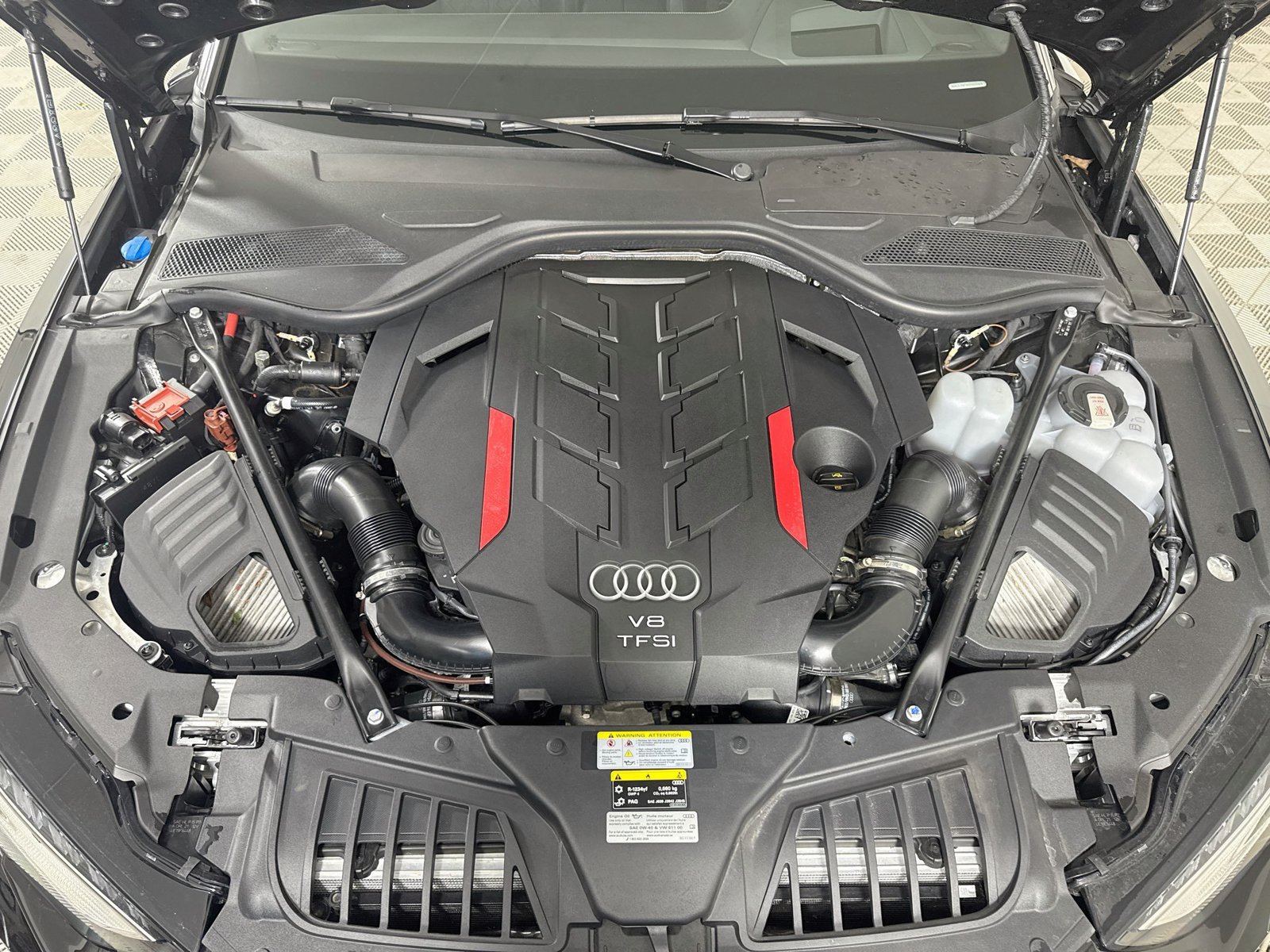 Certified 2025 Audi S8 w/ Executive Package AWD/4WD image 29