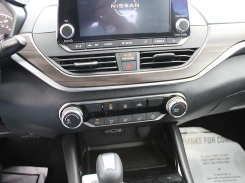 Used 2024 Nissan Altima 2.5 SV FWD image 15