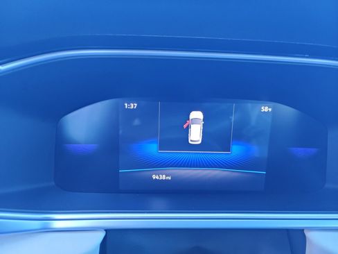 Certified 2025 Volkswagen Taos SE w/ Black Wheel Package image 11