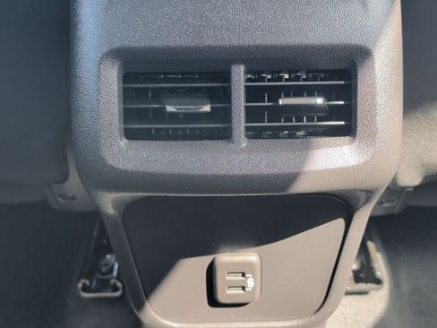 Used 2024 Chevrolet Equinox LS w/ LS Convenience Package FWD image 24