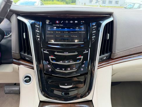 Used 2017 Cadillac Escalade Luxury AWD/4WD image 45