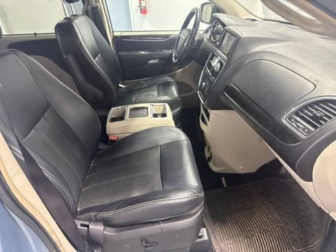 Used 2013 Chrysler Town & Country Touring-L w/ Trailer Tow Group FWD image 23