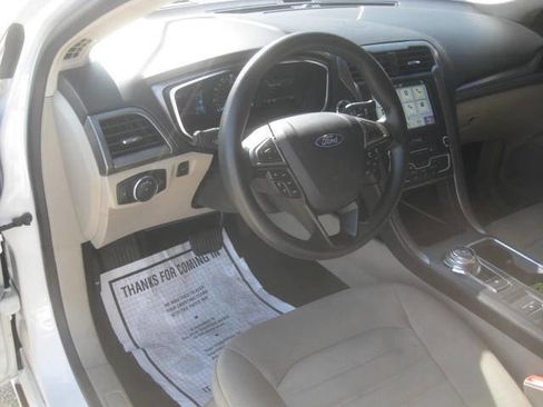 Used 2019 Ford Fusion SE image 15