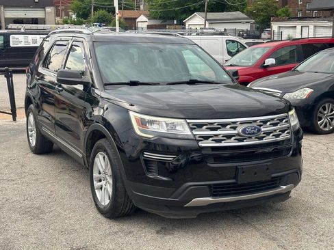 Used 2018 Ford Explorer XLT image 1
