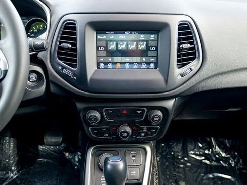 Used 2021 Jeep Compass Latitude image 41