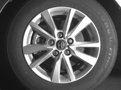 Used 2025 Toyota Camry LE image 12