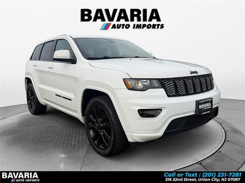 Used 2018 Jeep Grand Cherokee Altitude AWD/4WD image 7