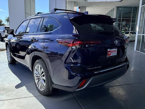 New 2026 Toyota Highlander Platinum image 4