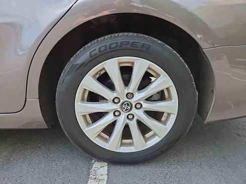 Used 2018 Toyota Camry LE image 9