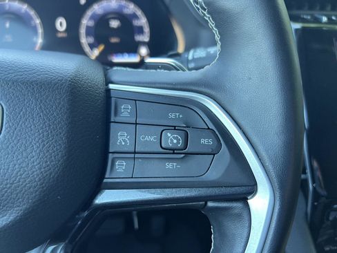 Used 2022 Jeep Grand Cherokee L Laredo w/ Luxury Tech Group I image 18