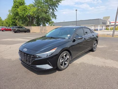 Certified 2023 Hyundai Elantra Limited FWD image 2