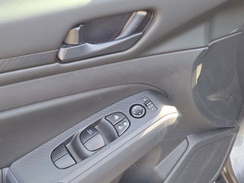 Used 2025 Nissan Altima 2.5 S FWD image 18