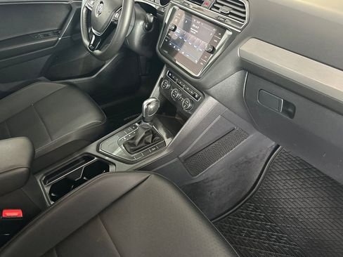 Used 2020 Volkswagen Tiguan SE FWD image 13