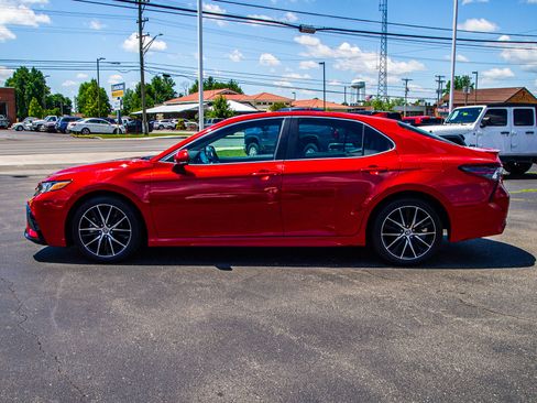 Used 2023 Toyota Camry SE w/ Cold Weather Package FWD image 4
