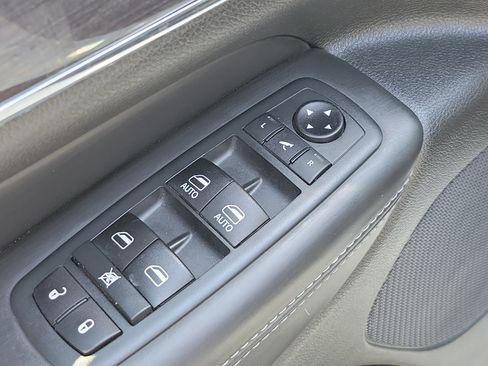 Used 2020 Jeep Grand Cherokee Overland AWD/4WD image 20