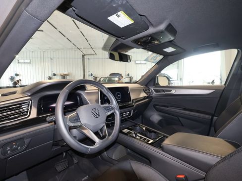 Used 2026 Volkswagen Atlas Cross Sport SE FWD image 9
