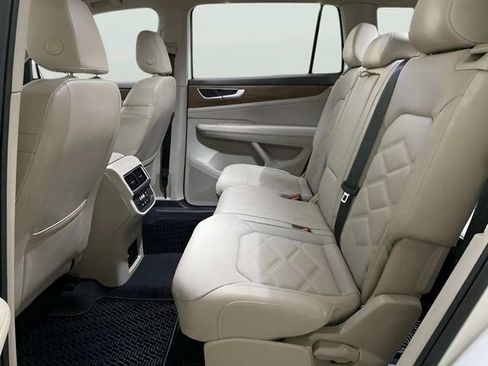 Used 2024 Volkswagen Atlas SE FWD image 24