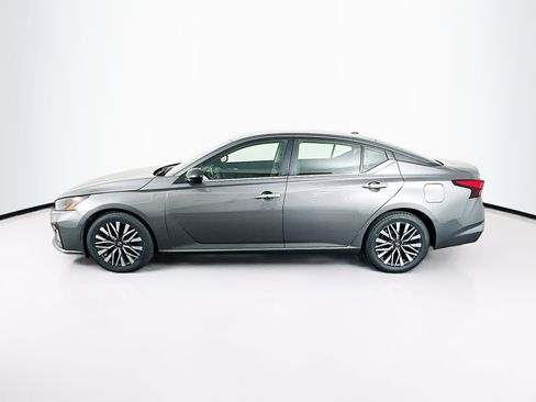 Used 2024 Nissan Altima 2.5 SV image 4