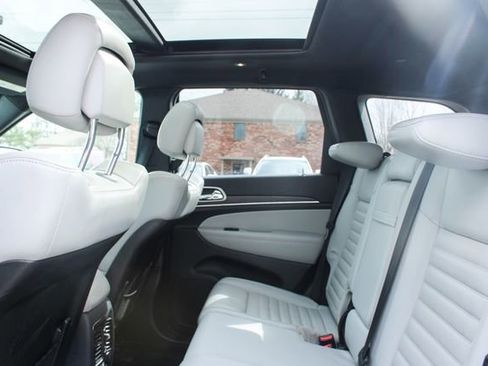 Used 2018 Jeep Grand Cherokee Limited image 32