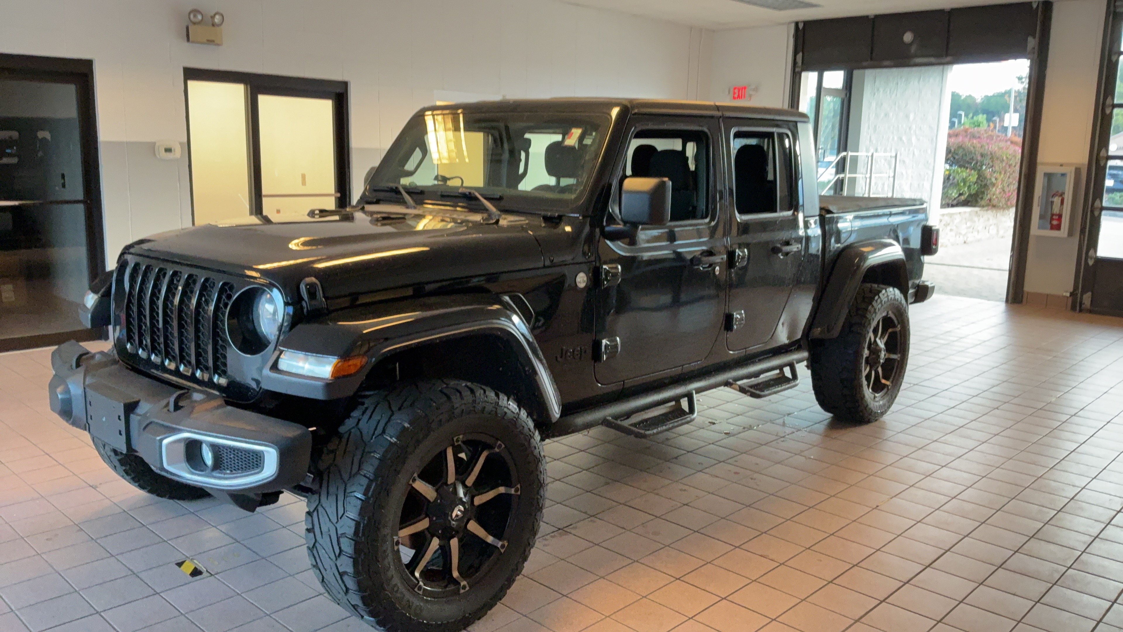 Used 2021 Jeep Gladiator Sport AWD/4WD image 46