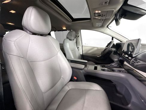 Used 2023 Toyota Sienna Limited FWD image 43