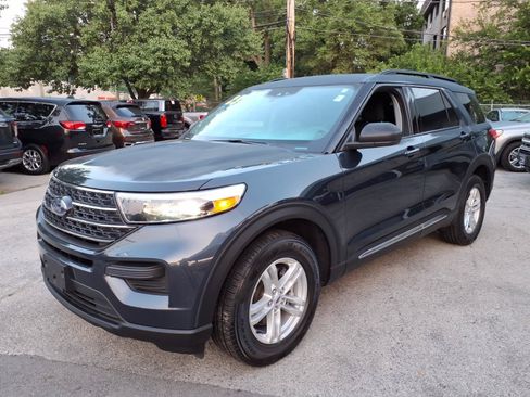 Used 2023 Ford Explorer XLT AWD/4WD image 7