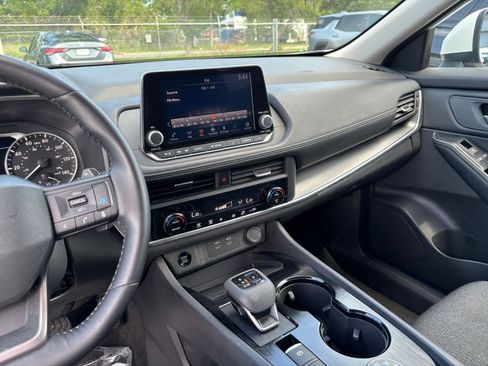 Used 2025 Nissan Rogue SV AWD/4WD image 17