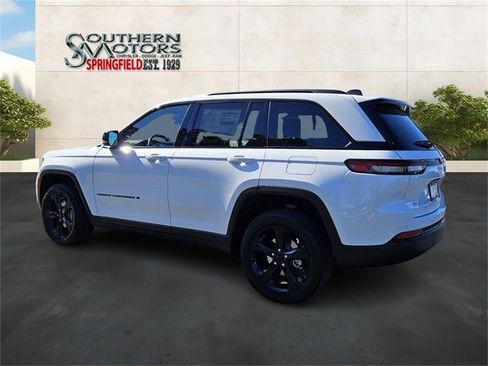 New 2025 Jeep Grand Cherokee Altitude image 3