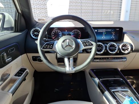 Used 2025 Mercedes-Benz GLA 250 4MATIC image 29