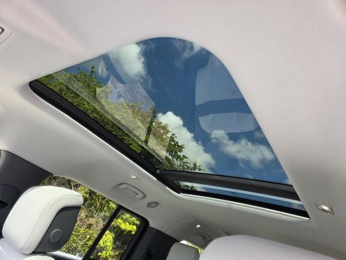 New 2026 Land Rover Defender 130 X-Dynamic SE image 11