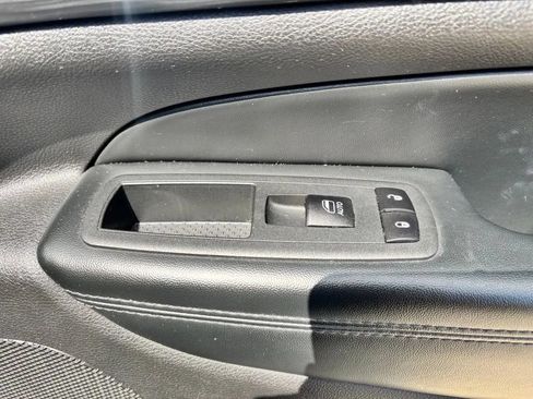 Used 2021 Jeep Grand Cherokee Laredo AWD/4WD image 31