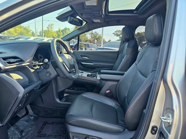 Used 2024 Toyota Sienna XSE w/ XSE Premium Package FWD image 18