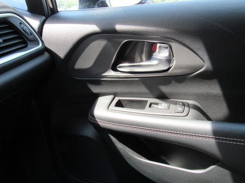 Used 2025 Chrysler Pacifica Select FWD image 28