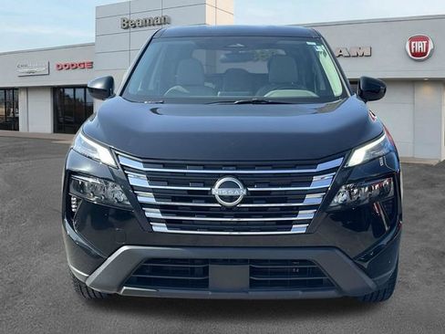 Used 2025 Nissan Rogue SV FWD image 2