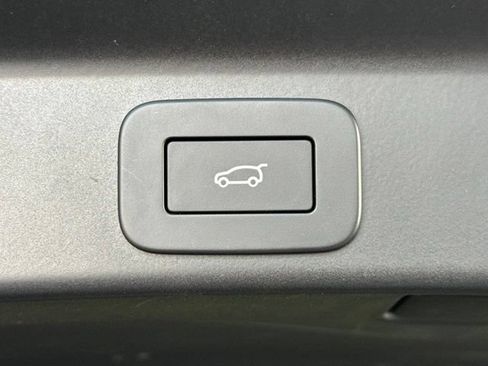 Used 2024 Jaguar F-PACE R-Dynamic S AWD/4WD image 18