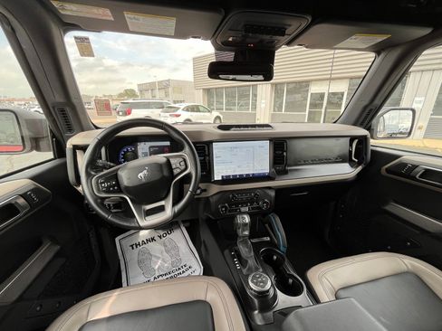 Used 2023 Ford Bronco Wildtrak image 16