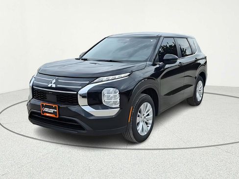New 2026 Mitsubishi Outlander ES FWD image 1