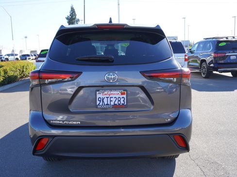 Used 2024 Toyota Highlander LE image 9