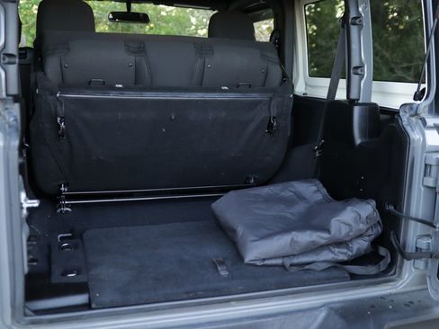 Used 2019 Jeep Wrangler Sport AWD/4WD image 27