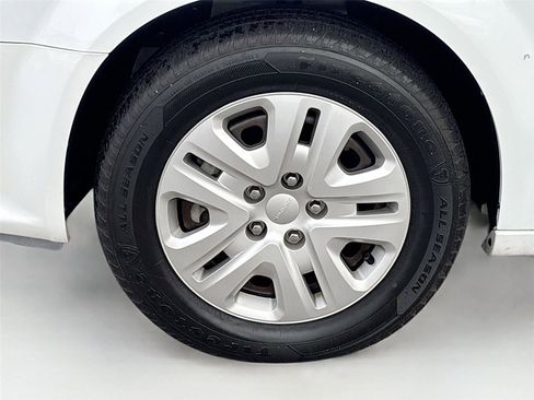 Used 2019 Dodge Grand Caravan SE image 32