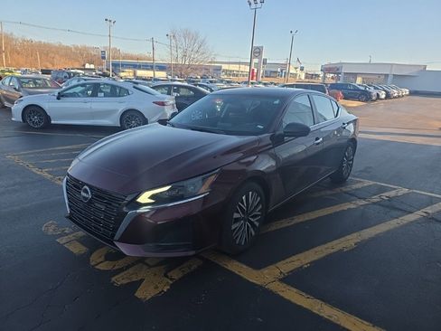Used 2024 Nissan Altima 2.5 SV image 8