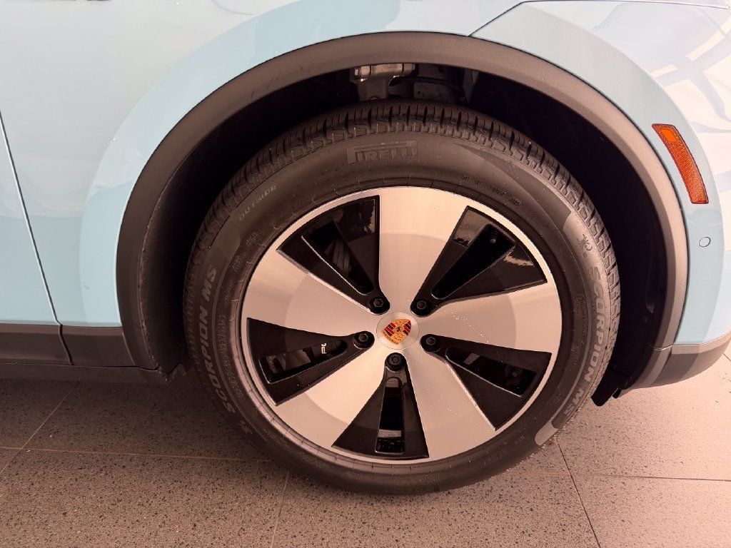 Used 2026 Porsche Macan 4 Electric AWD/4WD image 13