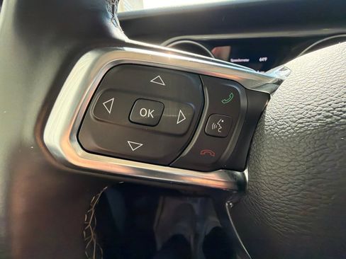 Used 2020 Jeep Gladiator Overland AWD/4WD image 14