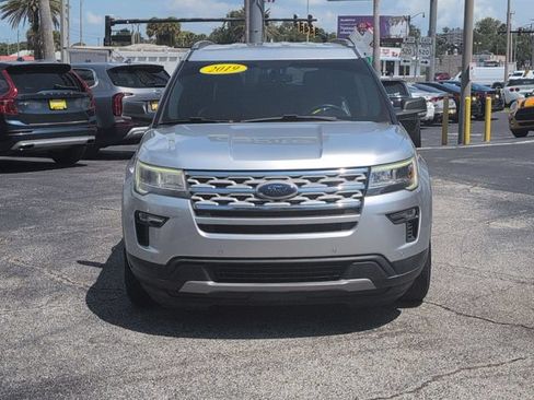 Used 2019 Ford Explorer XLT w/ Equipment Group 202A FWD image 2