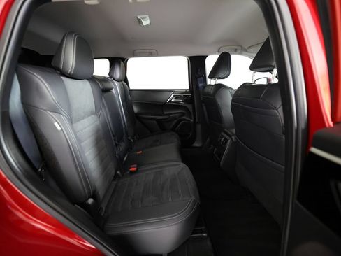 Used 2024 Mitsubishi Outlander SE FWD image 11