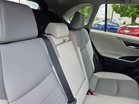 Used 2020 Toyota RAV4 Limited image 17