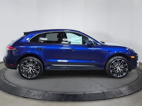 Certified 2026 Porsche Macan AWD/4WD image 8