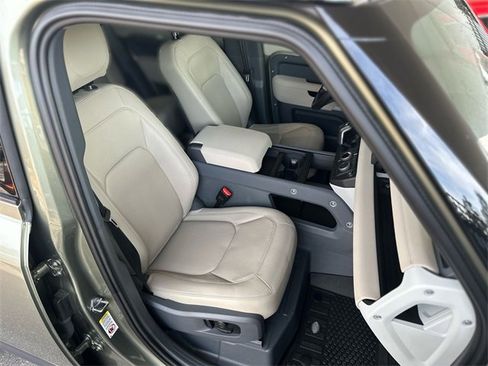 Used 2023 Land Rover Defender 110 SE image 28