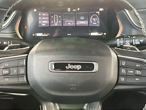 New 2025 Jeep Grand Cherokee Altitude image 28