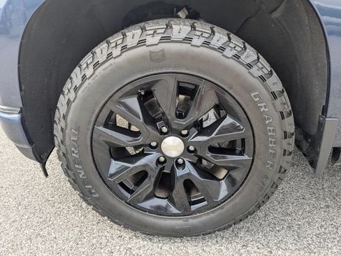 Used 2020 Chevrolet Silverado 1500 Custom w/ Custom Value Package AWD/4WD image 12